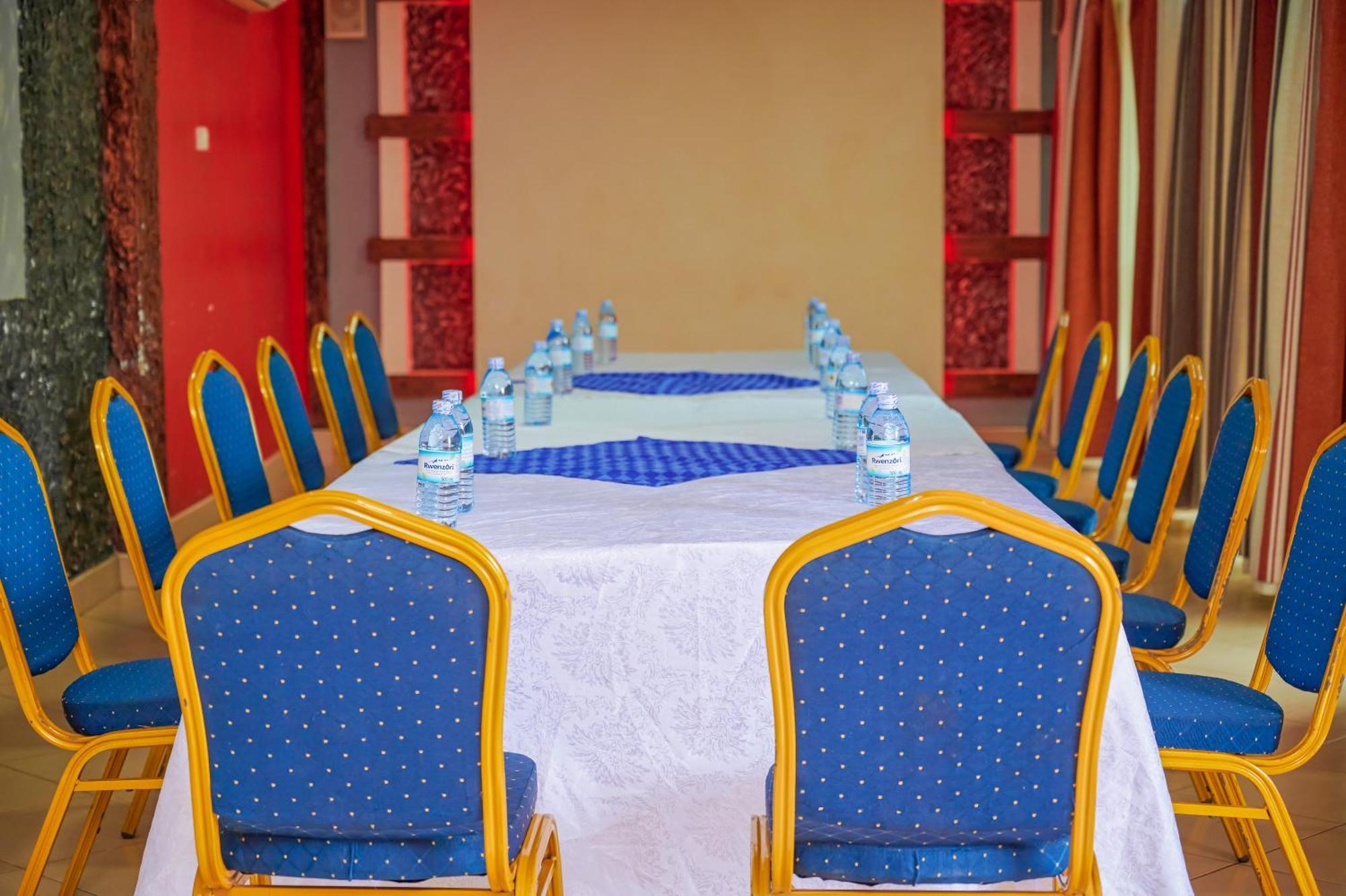 Twin Towers Hotel Kampala Exterior foto