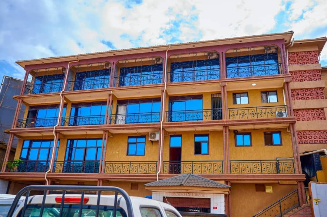 Twin Towers Hotel Kampala Exterior foto